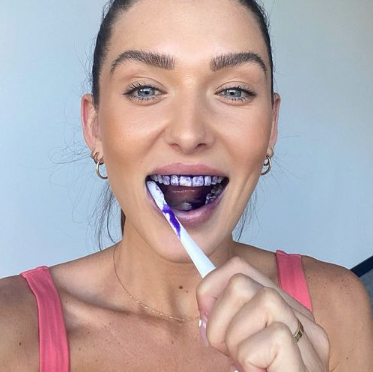 Espuma Blanqueadora Dental Morada